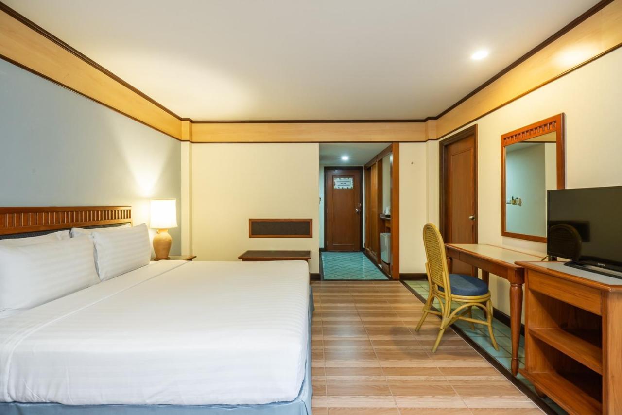 Botany Beach Resort Pattaya Na Chom Thian Eksteriør billede