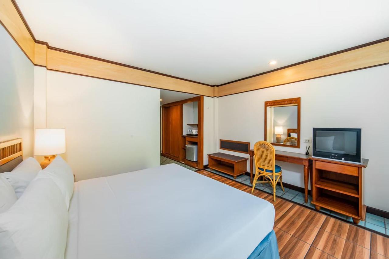 Botany Beach Resort Pattaya Na Chom Thian Eksteriør billede