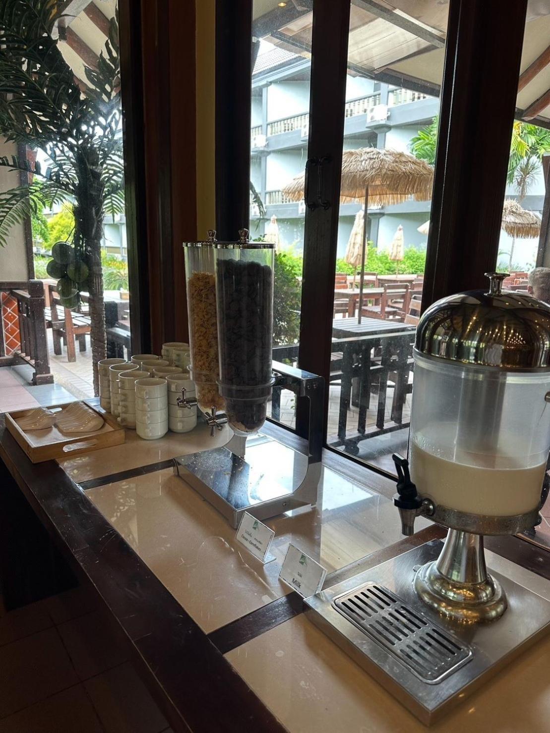 Botany Beach Resort Pattaya Na Chom Thian Eksteriør billede
